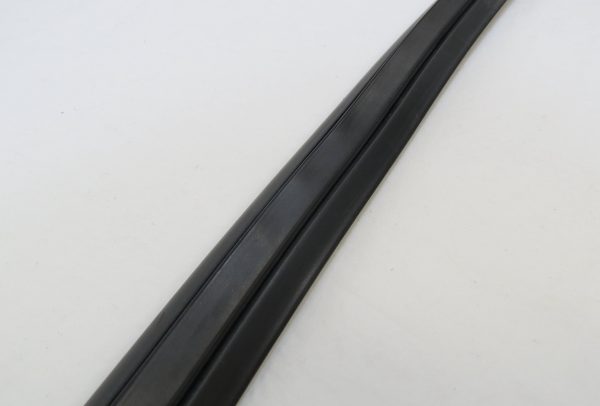 Windshield rubber channel  (up to E-79087)