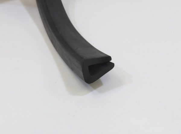 Weatherstrip: convertible top front rail