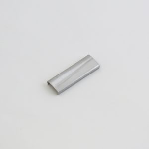 Windshield stainless molding clip: upper/lower center (begin E-79088)