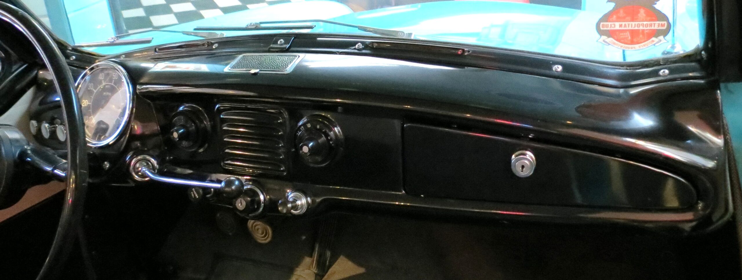 Dash, late with glove box door