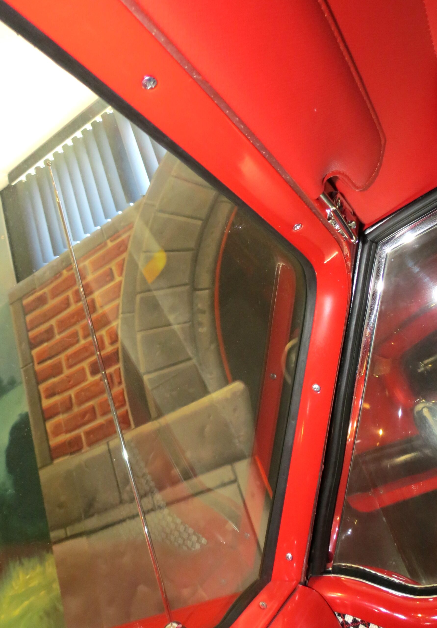 ws finish molding upper RH